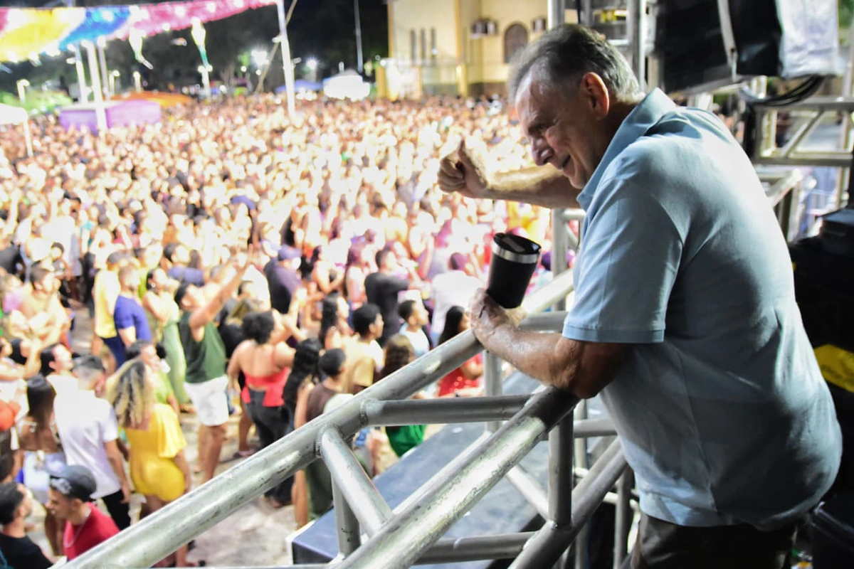 Flávio Nogueira participa do encerramento do São João "Daqui Pra Melhor" de Altos