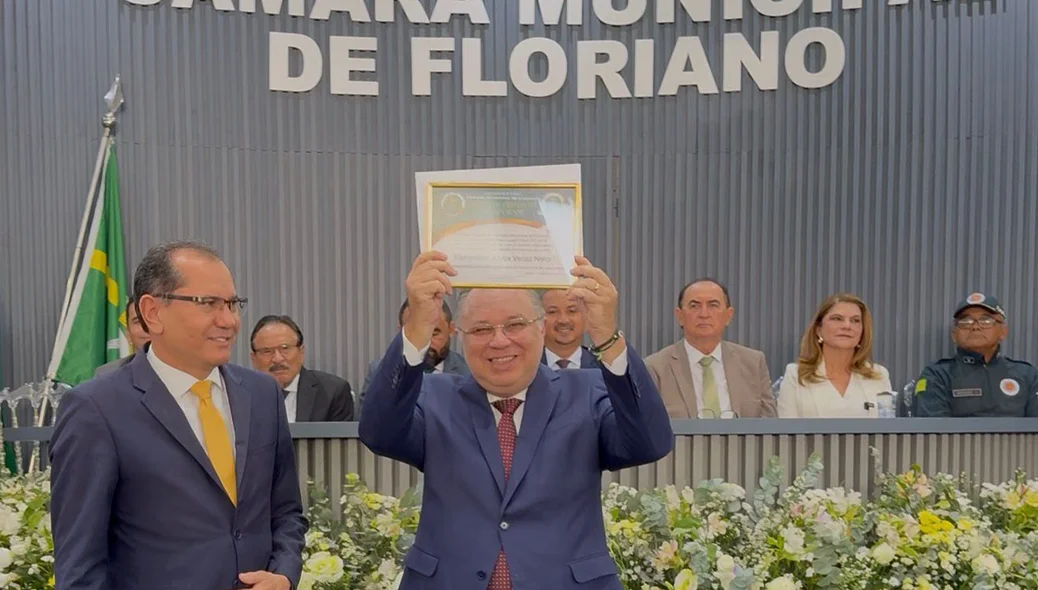 Florentino Neto recebe Título de Cidadania Florianense