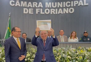 Florentino Neto recebe Título de Cidadania Florianense em reconhecimento aos serviços prestados ao município