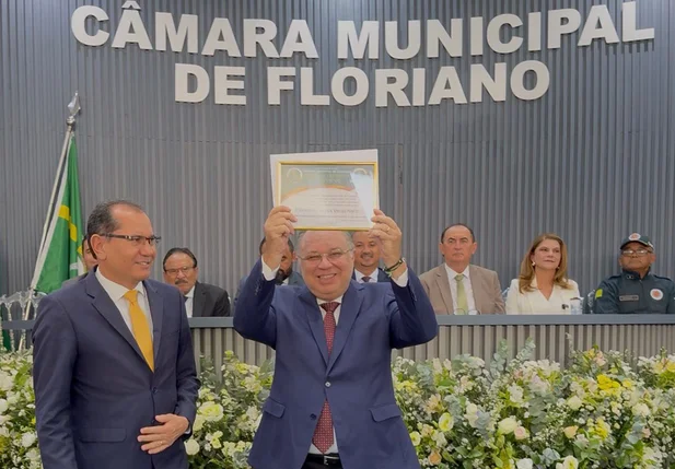 Florentino Neto recebe Título de Cidadania Florianense