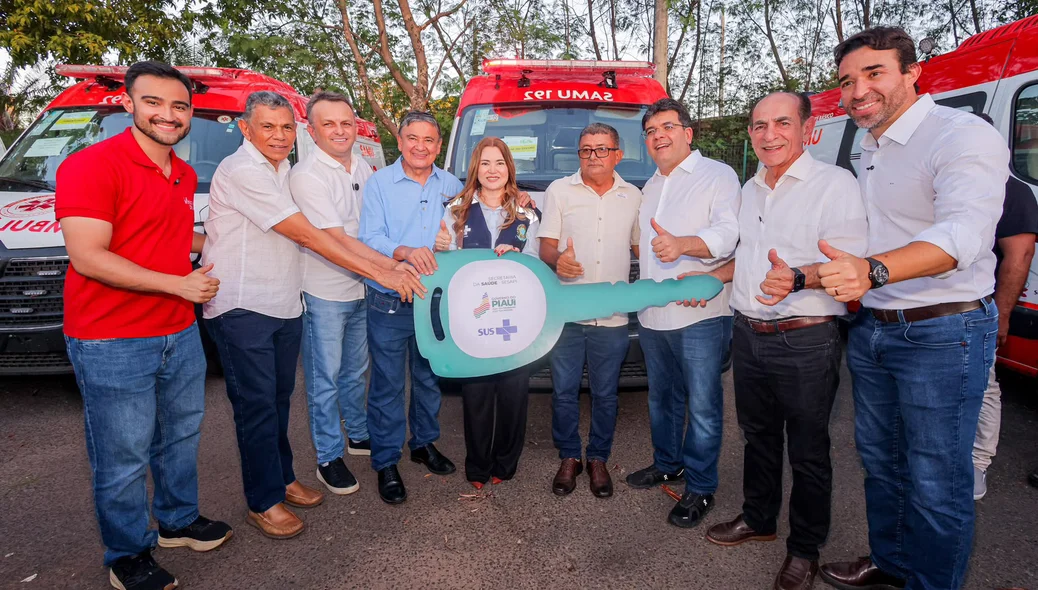 Foi realizada a entrega de veículos e equipamentos para a saúde dos municípios
