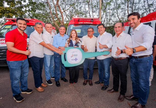 Foi realizada a entrega de veículos e equipamentos para a saúde dos municípios