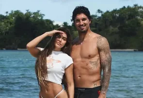 Surfista Gabriel Medina pede Isabella Arantes em casamento; veja vídeo