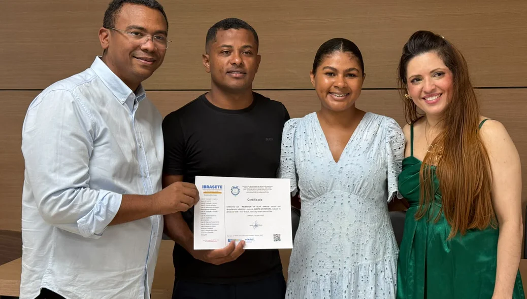 Geraldin entrega certificados do programa Qualifica Teresina