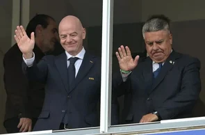 Gianni Infantino e Claudio Tapia lado a lado