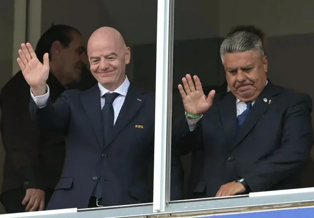 Gianni Infantino e Claudio Tapia lado a lado