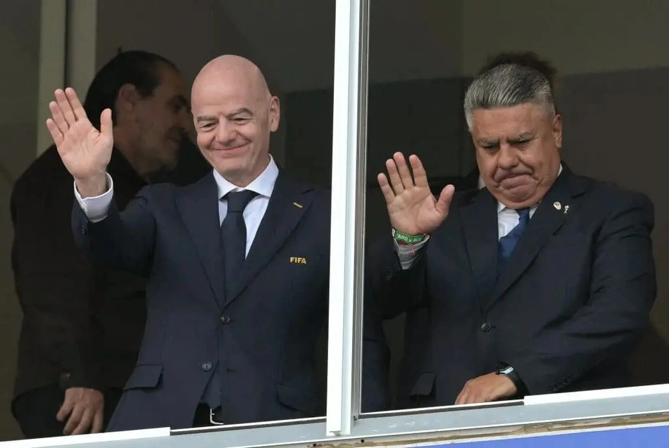 Gianni Infantino e Claudio Tapia lado a lado