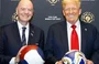 Gianni Infantino, presidente da Fifa, posa ao lado de Donald Trump, presidente dos Estados Unido
