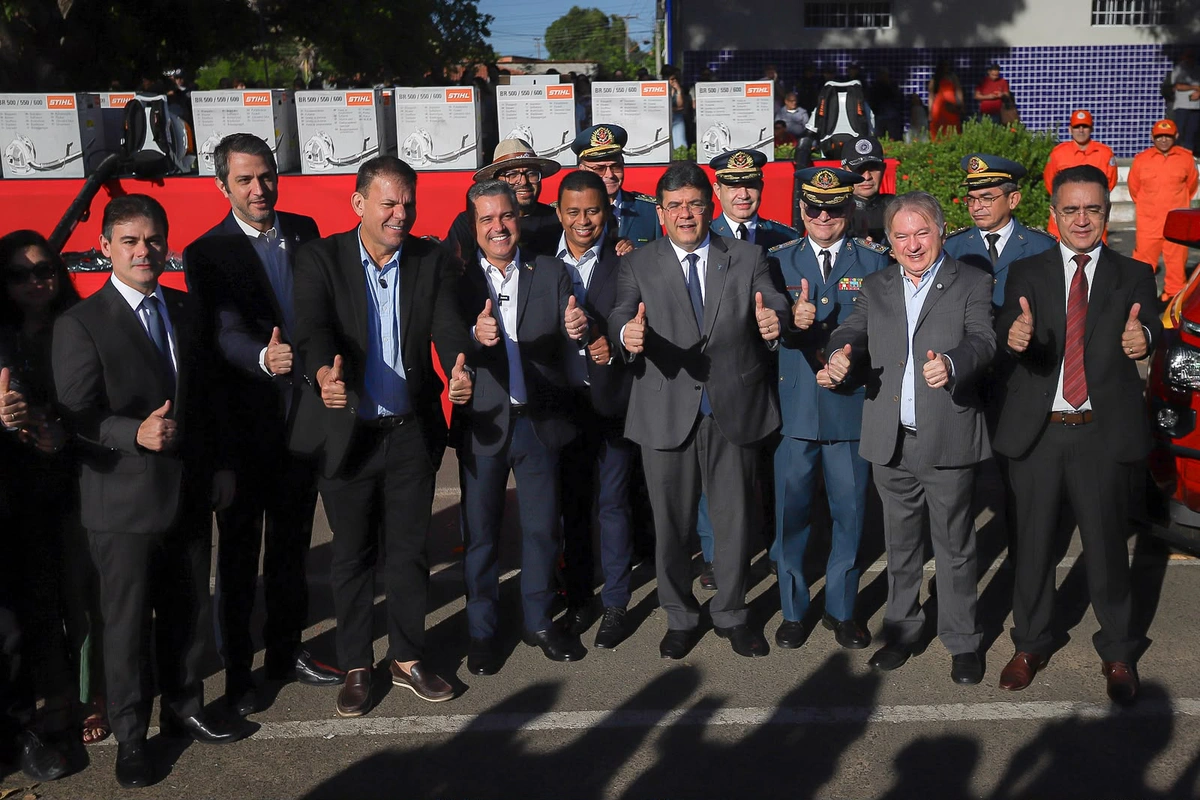 Governador Rafael Fonteles durante formatura dos novos bombeiros