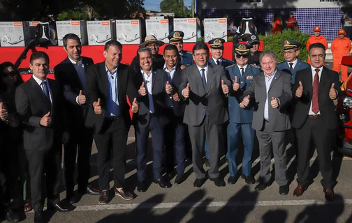 Governador Rafael Fonteles durante formatura dos novos bombeiros