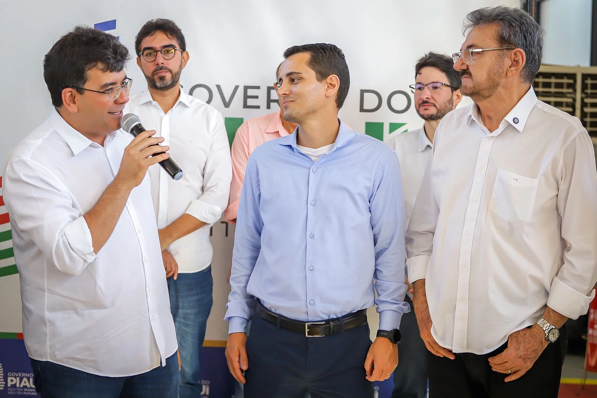 Governador Rafael Fonteles e diretor-presidente da Companhia Ferroviária e de Logística do Piauí, Rafael Veloso Nunes