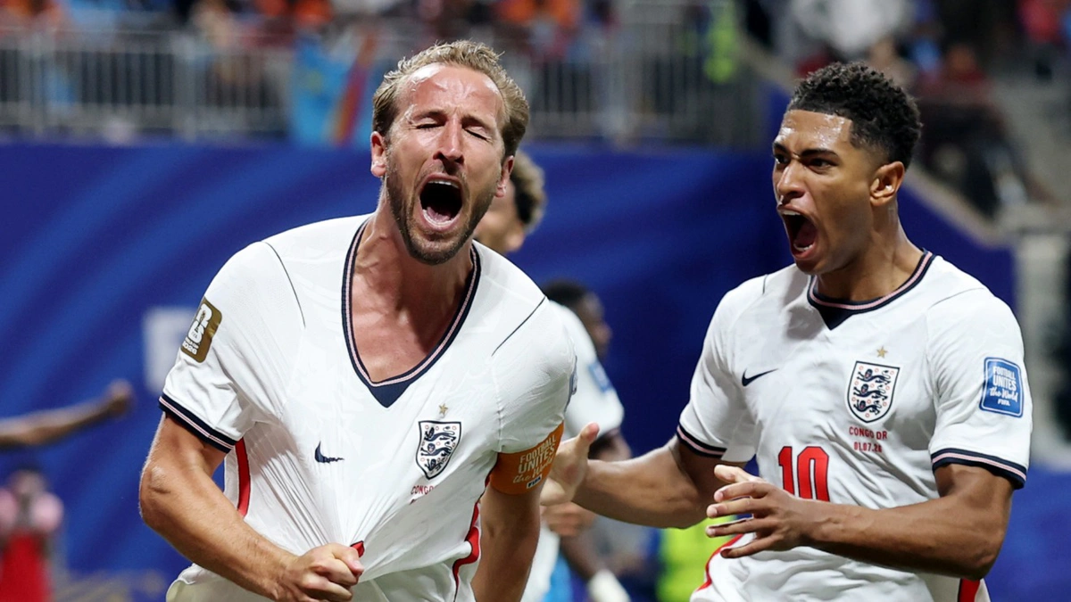 Harry Kane e Bellingham após o gol de empate contra a RD Congo