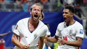 Harry Kane e Bellingham após o gol de empate contra a RD Congo
