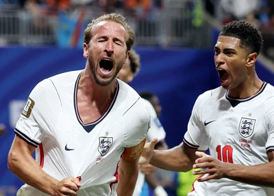 Harry Kane e Bellingham após o gol de empate contra a RD Congo