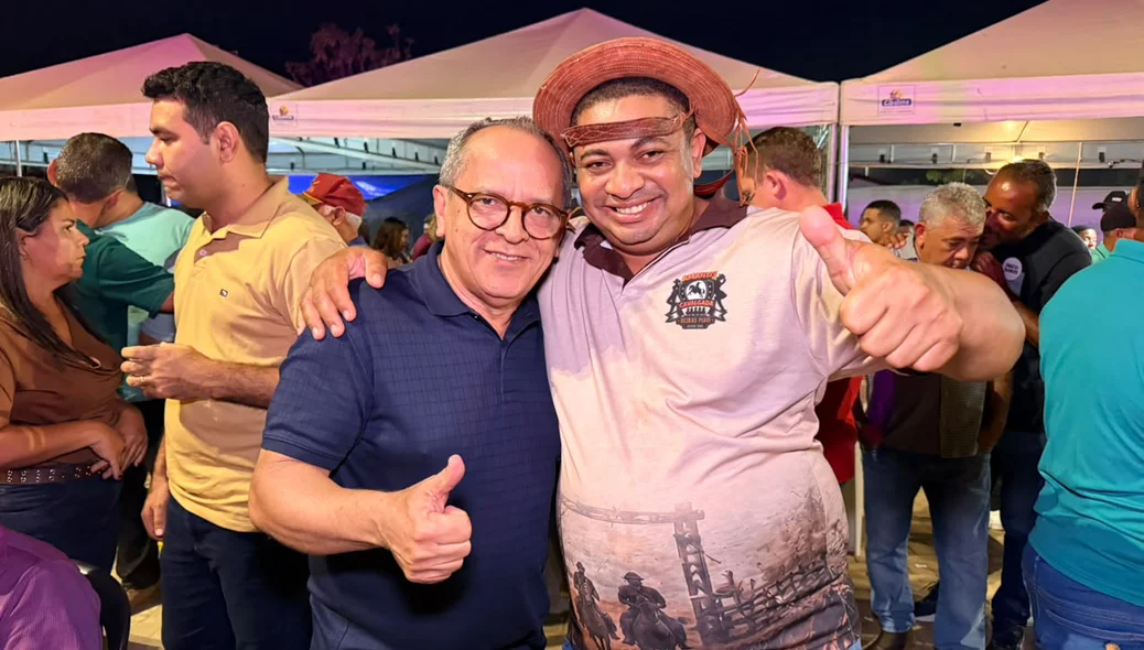 Hélio Isaías prestigia a 48ª Vaquejada de Colônia do Piauí