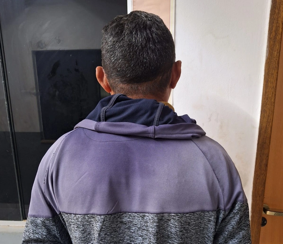 Homem é preso acusado de abusar de criança em T