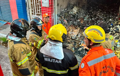 Incêndio de grandes proporções atinge supermercado e destrói depósito em Piracuruca