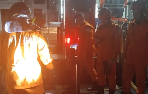 Incêndio destrói estabelecimento em Altos