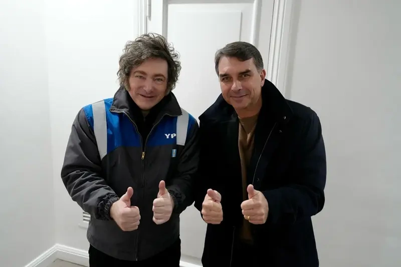 Javier Milei e Flávio Bolsonaro