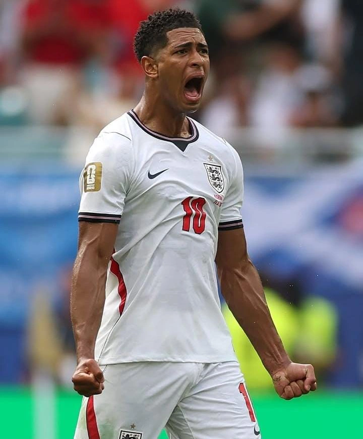 Jude Bellingham marca duas vezes e Inglaterra se classifica para semifinal da Copa do Mundo.