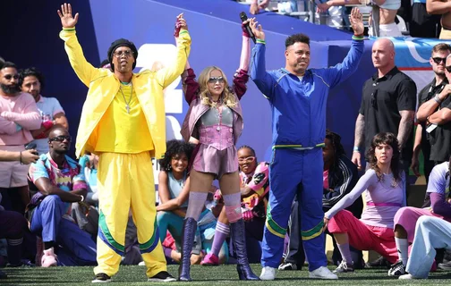 Madonna abriu apresentação inédita da Copa do Mundo ao lado de Ronaldo Fenômeno e Ronaldinho Gaúcho no estádio MetLife.