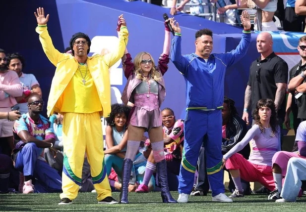 Madonna abriu apresentação inédita da Copa do Mundo ao lado de Ronaldo Fenômeno e Ronaldinho Gaúcho no estádio MetLife.