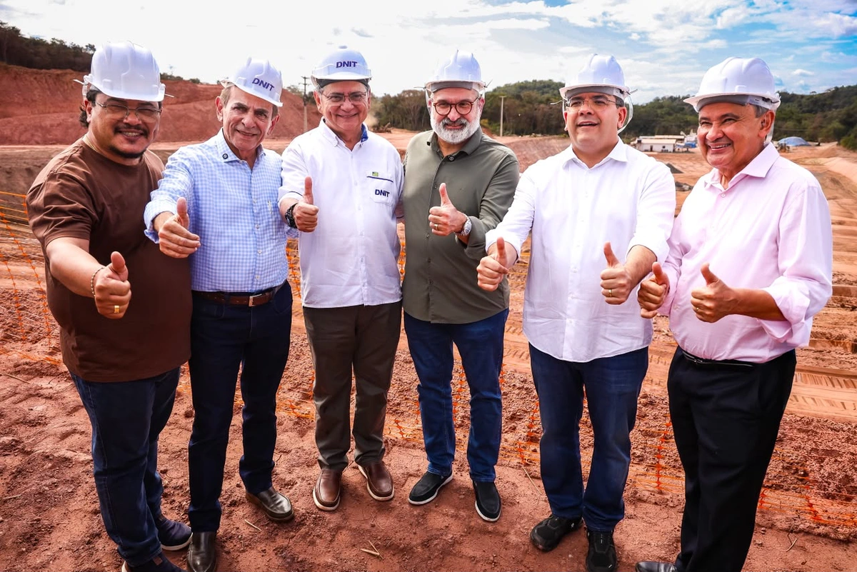 Marcelo Castro vistoria obras da duplicação da BR 343; obra conta com recursos do senador