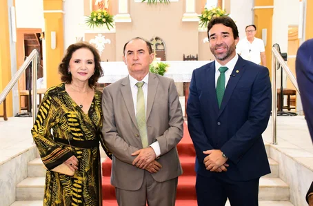 Marden Menezes e Georgiano Neto celebram com o prefeito Antônio Reis o sucesso da programação do aniversário de Floriano