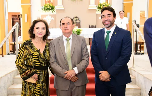 Marden Menezes e Georgiano Neto celebram com o prefeito Antônio Reis o sucesso da programação do aniversário de Floriano