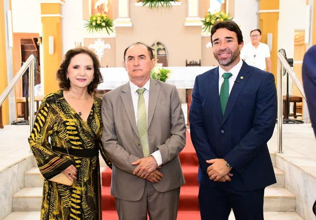 Marden Menezes e Georgiano Neto celebram com o prefeito Antônio Reis o sucesso da programação do aniversário de Floriano