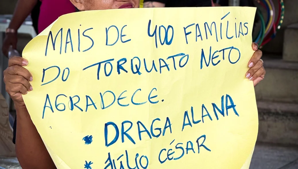 Moradora escreve cartaz para Draga Alana