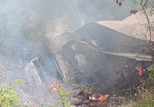 Motorista pula de caminhão após suspeita de pane nos freios na PI 142