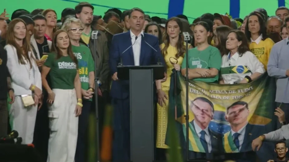 O senador Flávio Bolsonaro (PL) teve a candidatura à Presidência da República oficializada neste sábado (25)
