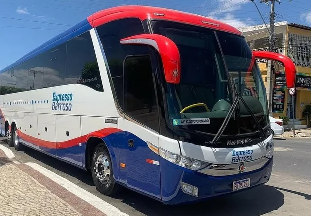 Ônibus da empresa Expresso Barroso