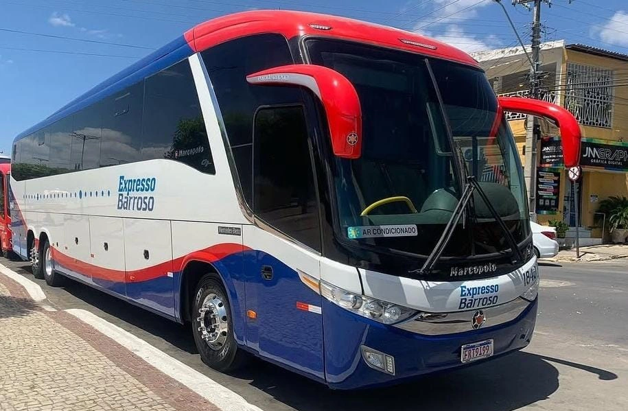 Ônibus da empresa Expresso Barroso