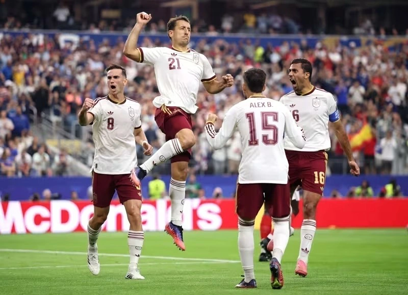 Oyarzabal comemora pênalti pela semifinal da Copa do Mundo