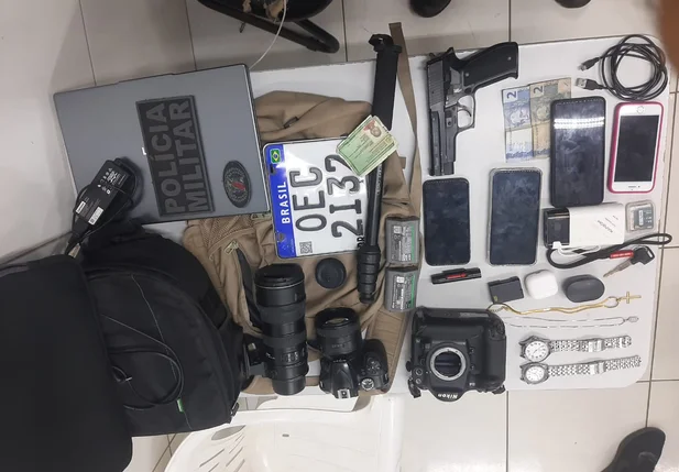 Pertences do fotógrafo recuperados pela PM em TImon