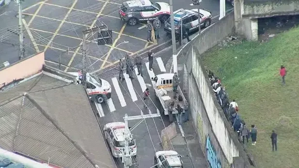 PM auxiliou na retirada dos passageiros