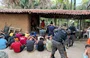 Polícia desarticula rinha de galos, apreende 59 aves e prende proprietário em Parnaíba