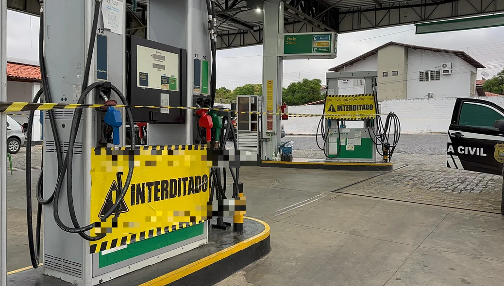Posto de combustíveis interditado, localizado na Avenida Gil Martins