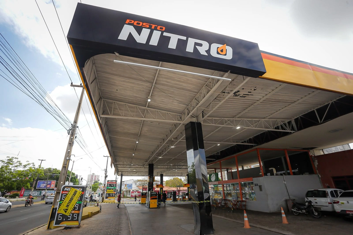 Posto Nitro interditado na Avenida Barão de Castelo Branco