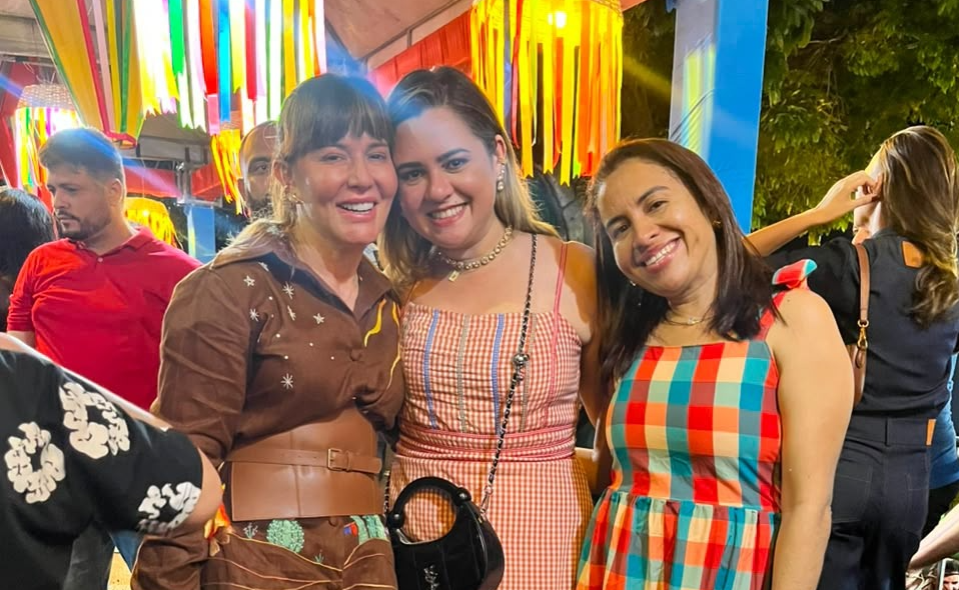 Prefeita Ivanária Sampaio participa da abertura do São João da Esperança