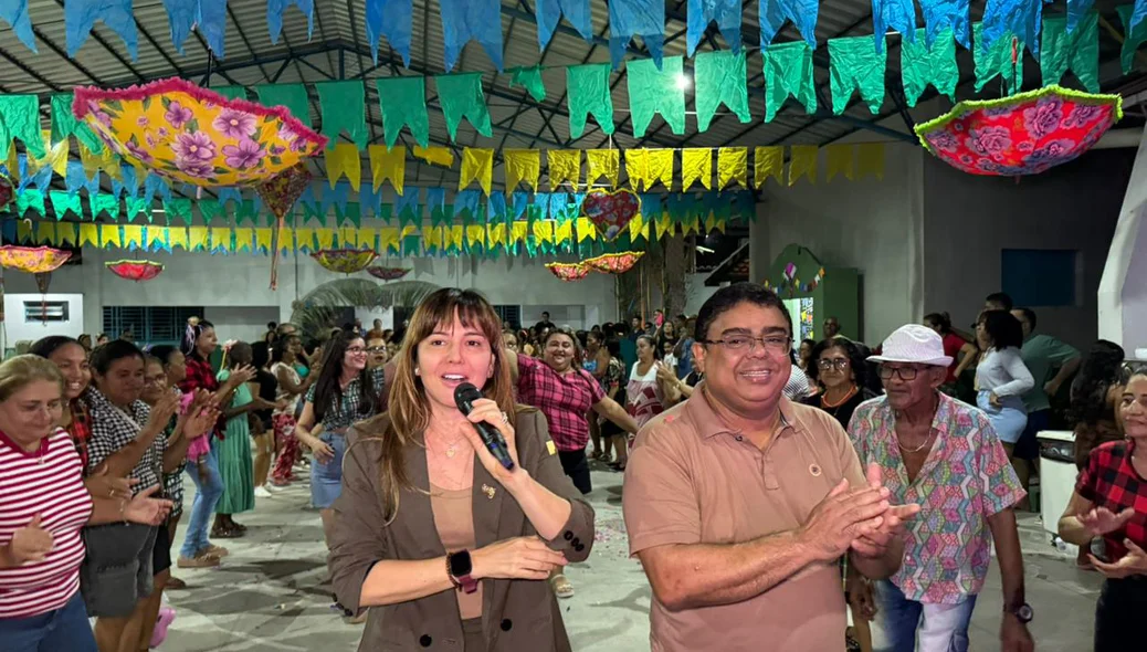 Prefeita Ivanária Sampaio participa do Arraiá da Melhor Idade em Esperantina