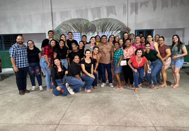 Prefeita Ivanária Sampaio participa do Arraiá da Melhor Idade