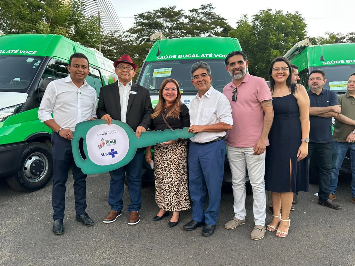 Prefeito Abdoral Melo recebe consultório odontológico móvel para ampliar atendimento à população da zona rural