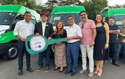 Prefeito Abdoral Melo recebe consultório odontológico móvel para ampliar atendimento à população da zona rural