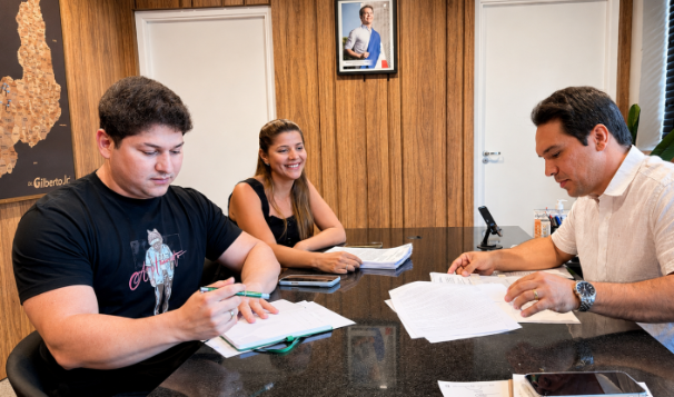 Prefeito de Uruçuí assina contratos da Brigada Florestal Municipal 2026