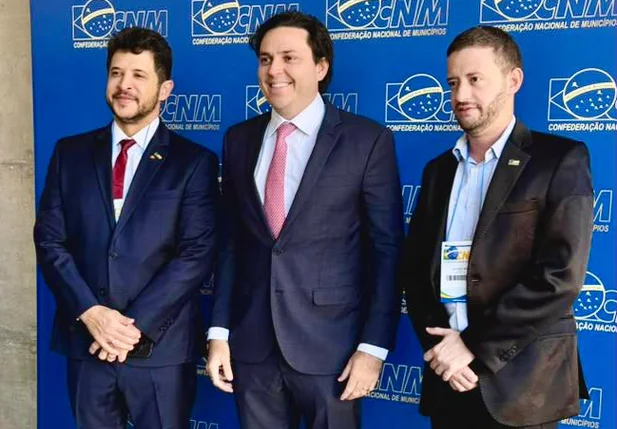 Prefeitos Luciano Filho, Pompílio Evaristo e Guilherme Maia
