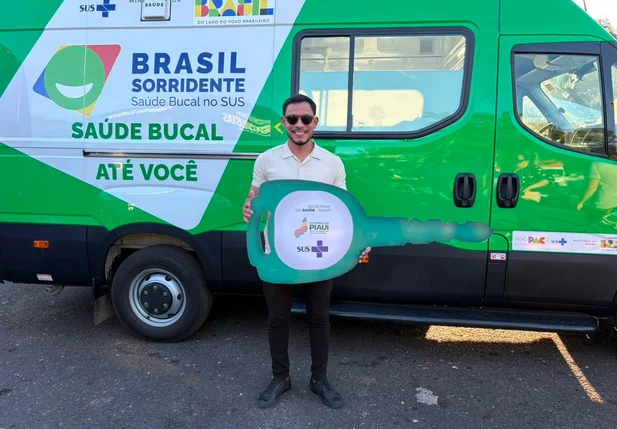 Prefeitura de Esperantina recebe Unidade Odontológica Móvel para fortalecer a saúde bucal no município