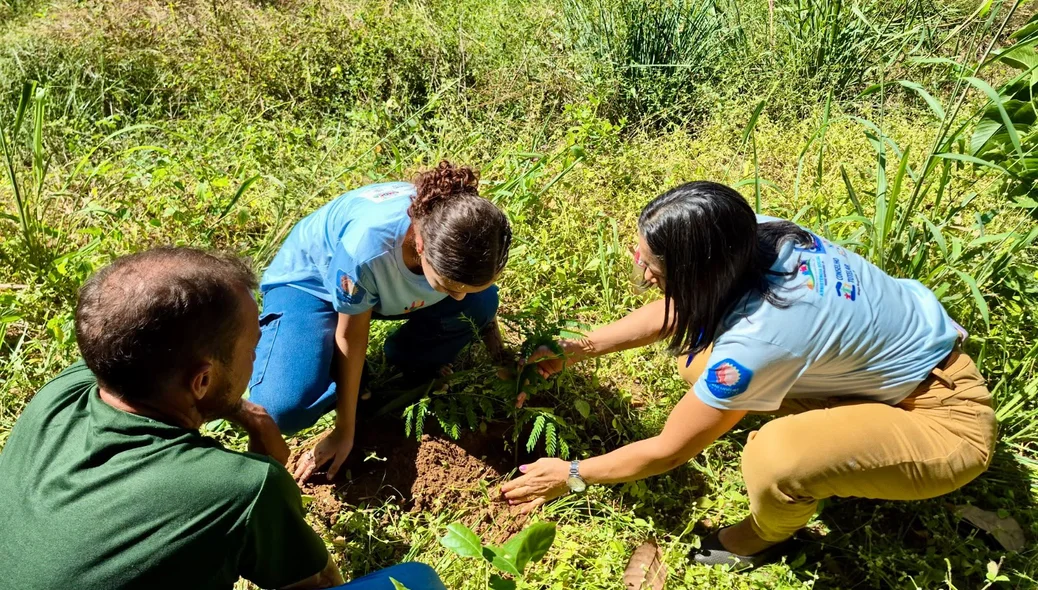 Prefeitura de Hugo Napoleão promove ação de educação ambiental com adolescentes do NUCA
